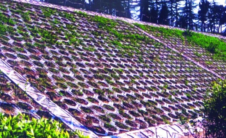 空心植草護(hù)坡磚模具針對護(hù)坡項目施工建議及規(guī)范